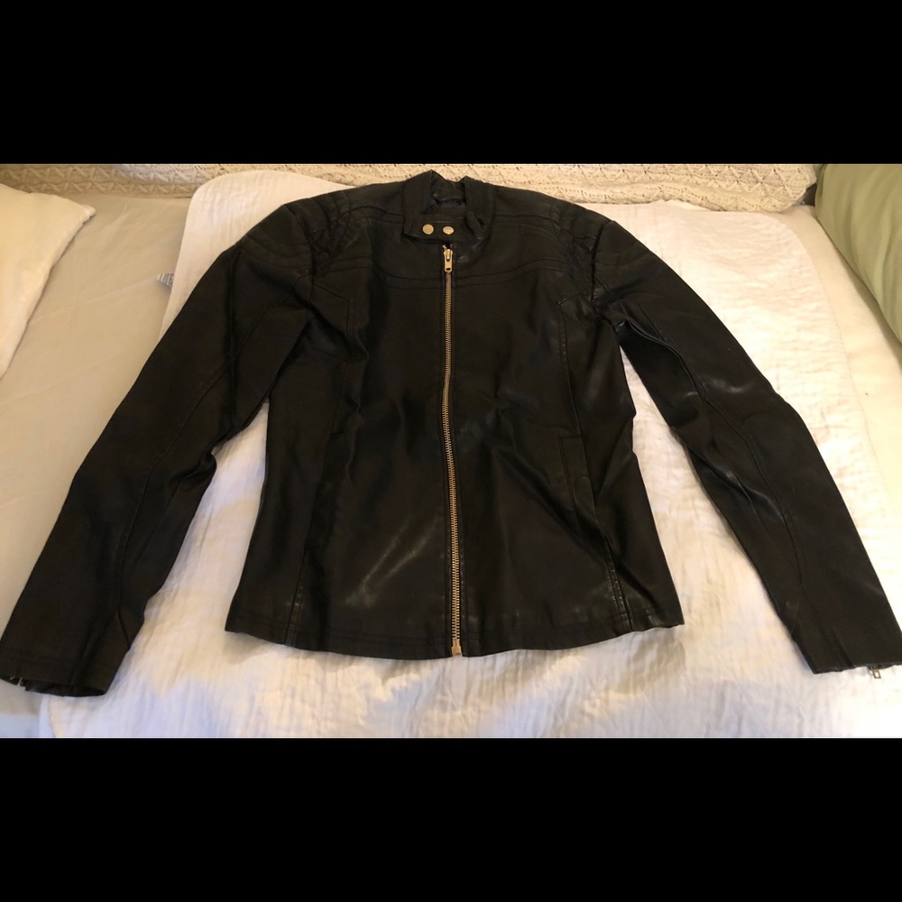 Forever 21 Men’s black faux leather jacket